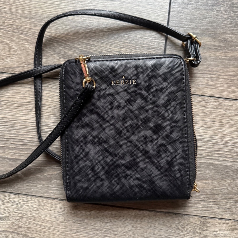 Kedzie Black Leather Crossbody‎ Wallet Bag Gold Hardware Zip Around